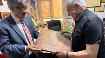 صور.. زاهي حواس يبحث سبل التعاون الأثري مع سفير باكستان بالقاهرة