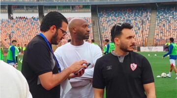 صور.. شيكابالا والمثلوثي يدعمان الزمالك من المدرجات في مواجهة ستيلينبوش
