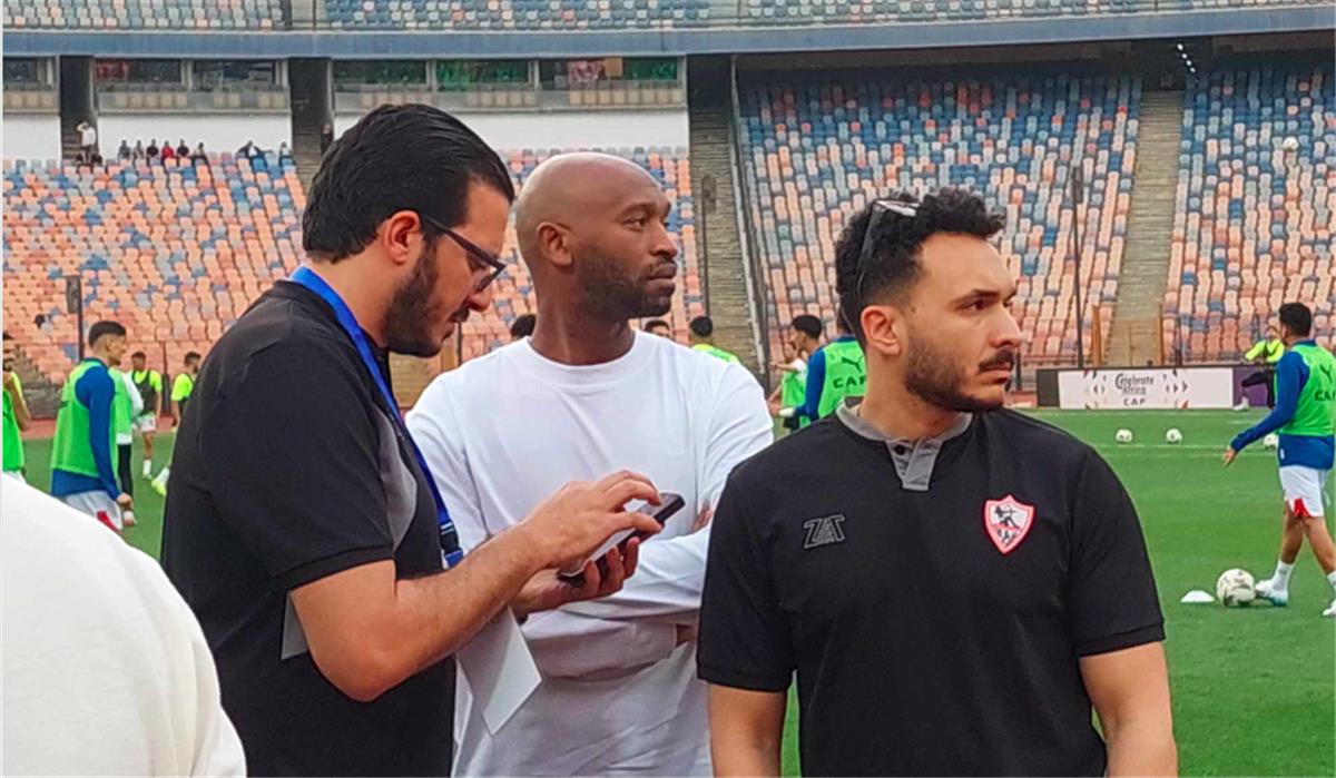 صور.. شيكابالا والمثلوثي يدعمان الزمالك من المدرجات في مواجهة ستيلينبوش صور.. شيكابالا والمثلوثي يدعمان الزمالك من المدرجات في مواجهة ستيلينبوش