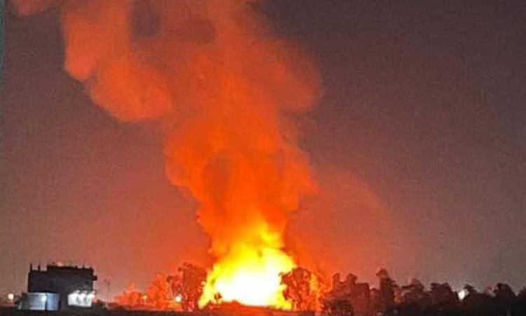 صور..السيطرة على حريق بمستودع أسطوانات غاز بعزبة عبد العاطي الأشقر بالشرقية صور..السيطرة على حريق بمستودع أسطوانات غاز بعزبة عبد العاطي الأشقر بالشرقية