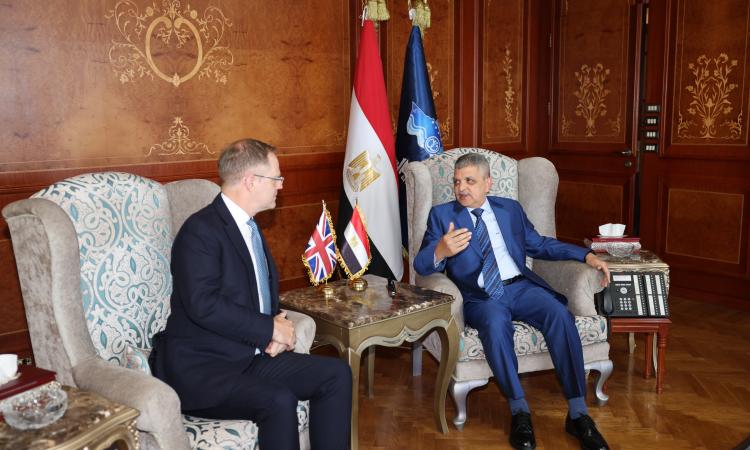 صور.الفريق أسامة ربيع يبحث سبل التعاون والتنسيق المشترك مع السفير البريطاني صور.الفريق أسامة ربيع يبحث سبل التعاون والتنسيق المشترك مع السفير البريطاني