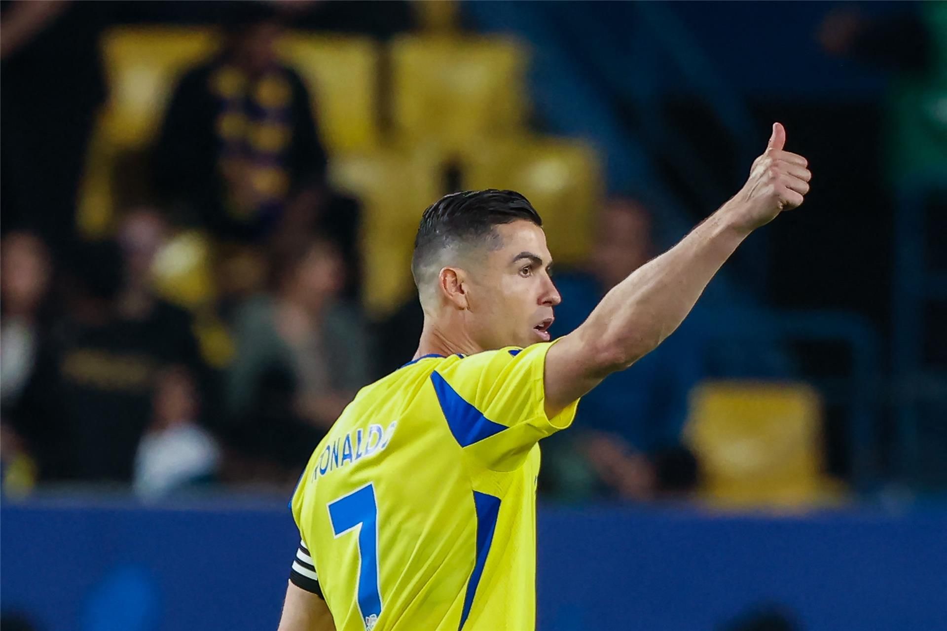 صورة.. النصر يتوج كريستيانو رونالدو ملكًا أمام القادسية صورة.. النصر يتوج كريستيانو رونالدو ملكًا أمام القادسية