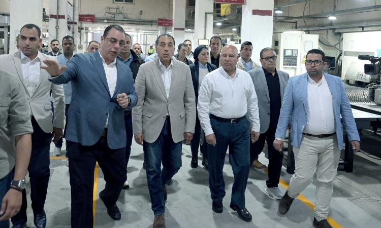 صور..رئيس مجلس الوزراء يتفقد مصانع شركة طيبة للصناعات المتطورة صور..رئيس مجلس الوزراء يتفقد مصانع شركة طيبة للصناعات المتطورة
