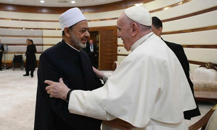 صور.شيخ الأزهر يرثي البابا فرنسيس بأربع لغات: الصديق العزيز والرمز الإنساني صور.شيخ الأزهر يرثي البابا فرنسيس بأربع لغات: الصديق العزيز والرمز الإنساني