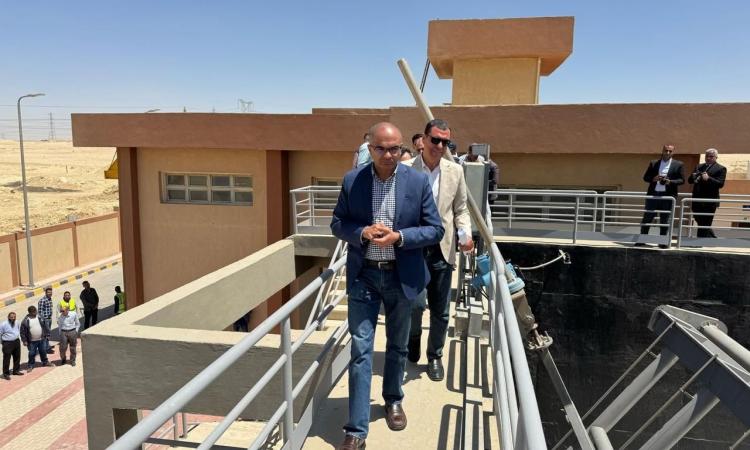 صور..نائب وزير الإسكان يتفقد مشروعات الصرف الصحي بمبادرة"حياة كريمة"بالجيزة صور..نائب وزير الإسكان يتفقد مشروعات الصرف الصحي بمبادرة"حياة كريمة"بالجيزة