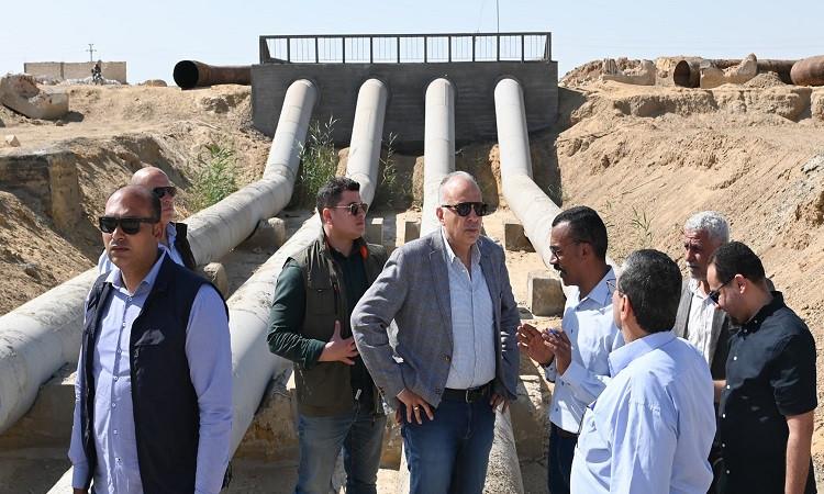 صور..وزير الري يتفقد محطة مياه شرب السويس ويتابع حالة الري ومحطات الرفع صور..وزير الري يتفقد محطة مياه شرب السويس ويتابع حالة الري ومحطات الرفع