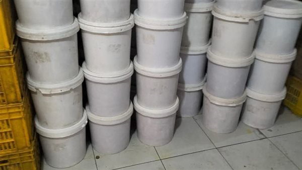 ضبط 9 أطنان مخلل و8400 عبوة مياه غازية مجهولة المصدر بالعاشر من رمضان ضبط 9 أطنان مخلل و8400 عبوة مياه غازية مجهولة المصدر بالعاشر من رمضان