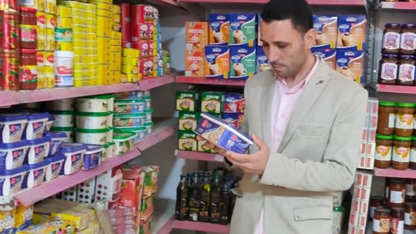 ضبط كمية من الرنجة و المواد الغذائية مجهولة المصدر بالبحيرة ضبط كمية من الرنجة و المواد الغذائية مجهولة المصدر بالبحيرة