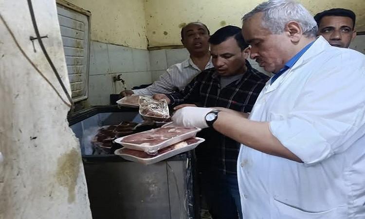 ضبط لحوم غير صالحة للاستهلاك بمدينة سنورس بالفيوم ضبط لحوم غير صالحة للاستهلاك بمدينة سنورس بالفيوم