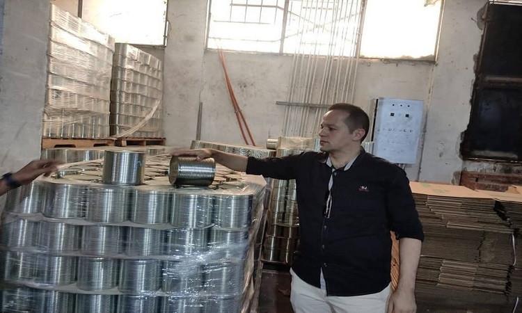 ضبط منتجات غذائية مجهولة المصدر بأحد المخازن بمدينة العبور بالقليوبية ضبط منتجات غذائية مجهولة المصدر بأحد المخازن بمدينة العبور بالقليوبية