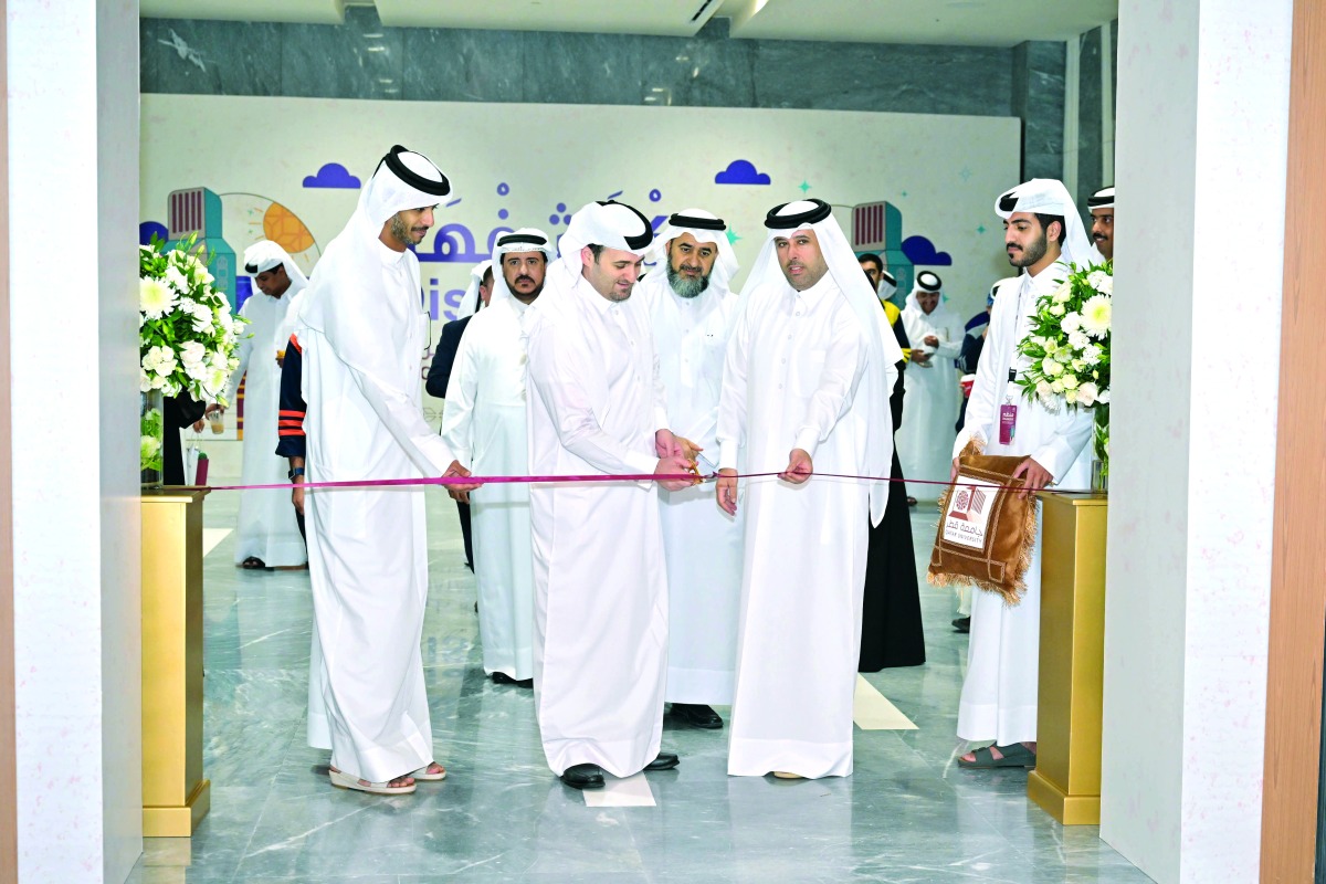 طلاب المدارس يستكشفون تخصصات جامعة قطر طلاب المدارس يستكشفون تخصصات جامعة قطر