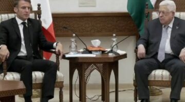 عباس وماكرون يناقشان ضرورة وقف إطلاق النار في قطاع غزة
