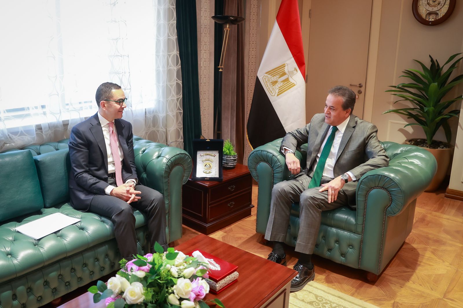 “عبد الغفار” يبحث مع “الخطيب” وضع آليات لتخفيف الأعباء المالية وتشجيع الاستثمار “عبد الغفار” يبحث مع “الخطيب” وضع آليات لتخفيف الأعباء المالية وتشجيع الاستثمار