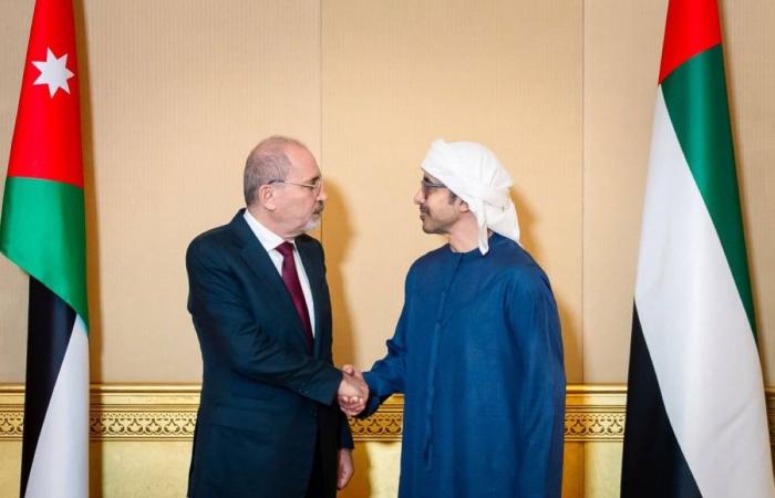 عبدالله بن زايد يستقبل وزير الخارجية الأردني ويبحث معه العلاقات الأخوية بين البلدين عبدالله بن زايد يستقبل وزير الخارجية الأردني ويبحث معه العلاقات الأخوية بين البلدين
