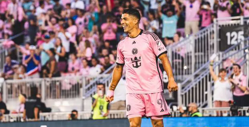 عضة جديدة من سواريز قبل كأس العالم.. والضحية زميله في الفريق (فيديو) عضة جديدة من سواريز قبل كأس العالم.. والضحية زميله في الفريق (فيديو)