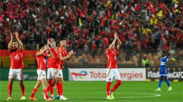 عضو مجلس الأهلي يرد على سؤال “من أين لك هذا” ويوجه نداء للجماهير قبل مواجهة صن داونز