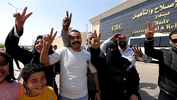 عفو رئاسي.. السجون تفرج عن 746 من المحكوم عليهم في ذكرى تحرير سيناء عفو رئاسي.. السجون تفرج عن 746 من المحكوم عليهم في ذكرى تحرير سيناء