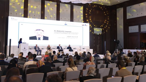 عقد جلسة نقاشية حول تعزيز قدرات البحث العلمي والابتكار عقد جلسة نقاشية حول تعزيز قدرات البحث العلمي والابتكار