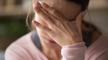 علماء يحددون سببا غير متوقع للصداع النصفي