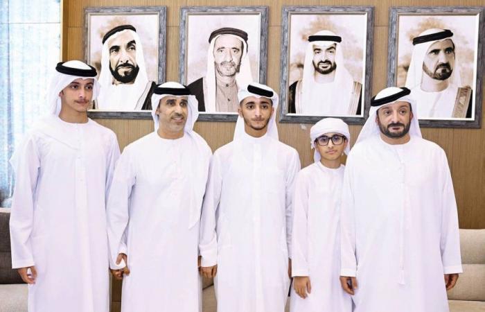 عمار النعيمي ومحمد الشرقي يعزيان في وفاة راشد بن علي الشعفار عمار النعيمي ومحمد الشرقي يعزيان في وفاة راشد بن علي الشعفار