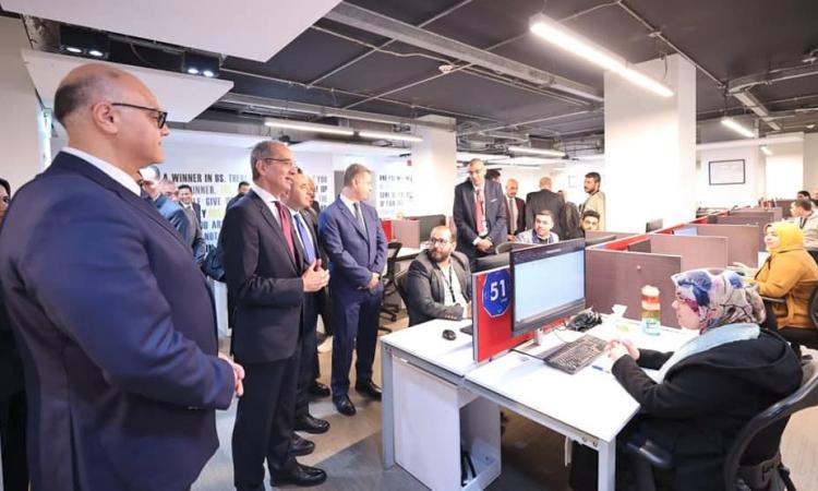 عمرو طلعت يزور فرع شركة سيليكون إكسبرت الأمريكية عمرو طلعت يزور فرع شركة سيليكون إكسبرت الأمريكية