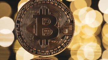 بيتكوين تتجاوز حاجز 90 ألف دولار .. هل تقفز إلى 137 ألفا؟