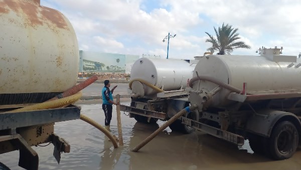 عواصف وأمطار غزيرة تضرب شوارع الغربية .. والمحافظ يرفع حالة الطوارئ عواصف وأمطار غزيرة تضرب شوارع الغربية .. والمحافظ يرفع حالة الطوارئ