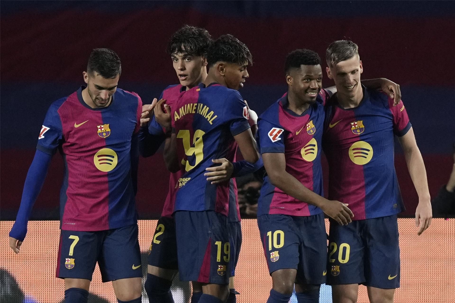غياب رباعي عن تدريبات برشلونة قبل الكلاسيكو غياب رباعي عن تدريبات برشلونة قبل الكلاسيكو
