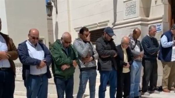 غياب عارفة عبد الرسول عن تشييع جثمان زوجها المخرج المسرحي مصطفى درويش | بث مباشر