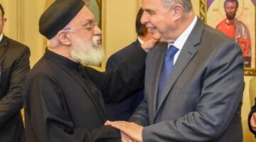 محافظ الإسكندرية يهنئ الأقباط بعيد القيامة في المقر البابوي ببطريركية الأقباط الأرثوذكس