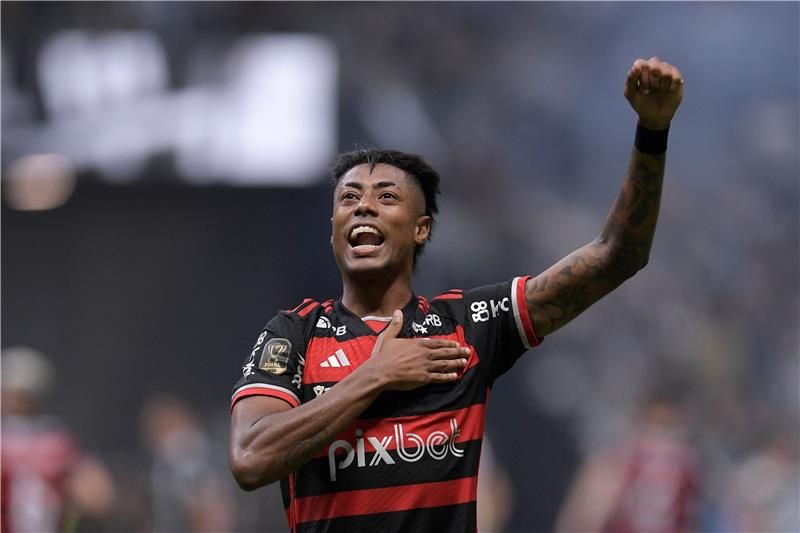 فلامنجو يساند هنريكي بعد اتهامه بالتلاعب فلامنجو يساند هنريكي بعد اتهامه بالتلاعب
