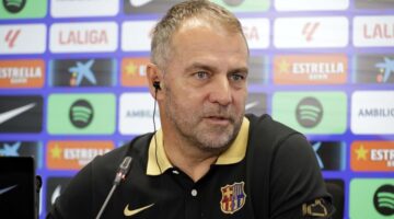 فليك: عاجز عن الكلام بشأن ما يحدث مع برشلونة.. وضع لا يُصدق