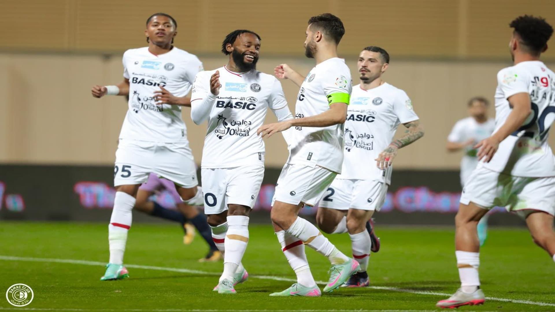 فوز عريض لضمك على الخلود بدوري روشن