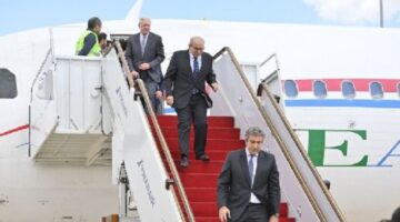 في أول زيارة رسمية إلى سوريا.. رئيس حكومة لبنان يصل دمشق للقاء الشرع لـ”تصحيح المسار في العلاقات مع السلطات السورية الجديدة”