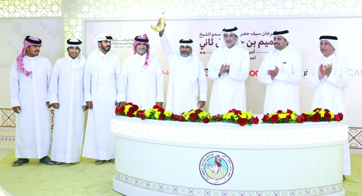 في مهرجان سيف سمو الأمير المفدى .. الهجن القطرية تتألق في تحديات رموز الثنايا الذهبية في مهرجان سيف سمو الأمير المفدى .. الهجن القطرية تتألق في تحديات رموز الثنايا الذهبية 