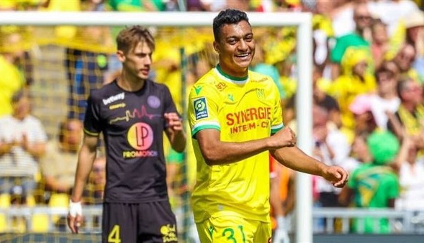 فيديو.. اغراءات الأهلي للحصول على توقيع مصطفى محمد فيديو.. اغراءات الأهلي للحصول على توقيع مصطفى محمد