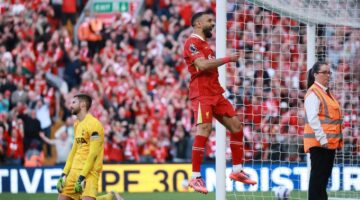 فيديو | محمد صلاح يُسجل هدف ليفربول الرابع أمام توتنهام ويحتفل بـ”سيلفي” لا يُنسى