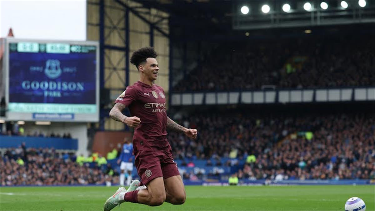 فيديو | نيكو أوريلي يسجل هدف مانشستر سيتي الأول أمام إيفرتون فيديو | نيكو أوريلي يسجل هدف مانشستر سيتي الأول أمام إيفرتون