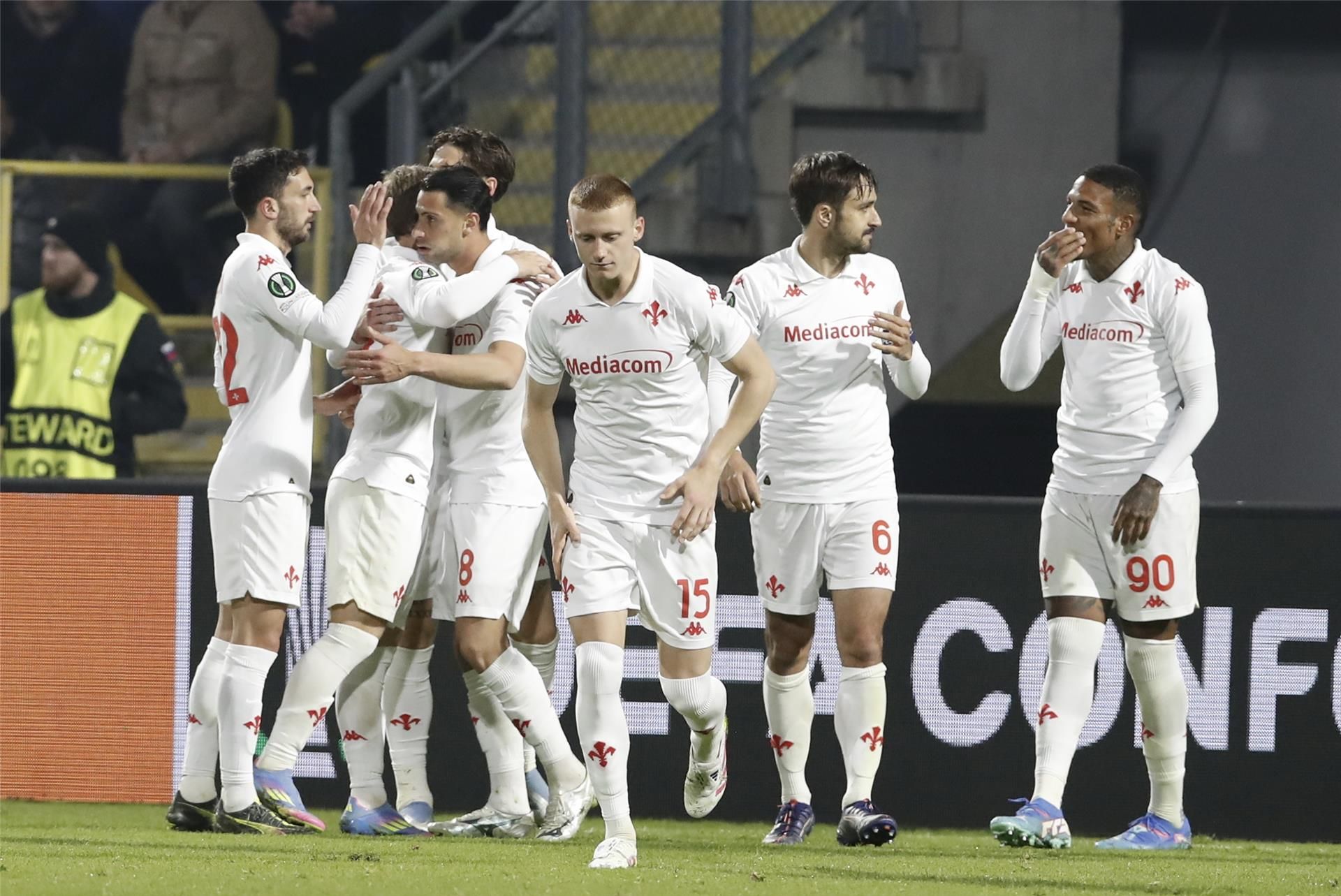 فيورنتينا يضع قدما في نصف نهائي دوري المؤتمر فيورنتينا يضع قدما في نصف نهائي دوري المؤتمر