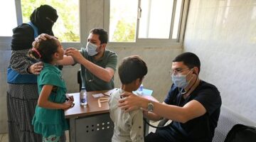قافلة جامعة الفيوم تقدم خدمات الكشف والعلاج لأهالي قرية منشأة الجمال