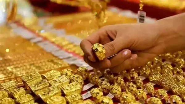 قفزة مفاجئة في سعر الذهب اليوم الخميس 10-4-2025 بالتعاملات المسائية.. تحديث لحظي لعيارات 24 و21 و18 قفزة مفاجئة في سعر الذهب اليوم الخميس 10-4-2025 بالتعاملات المسائية.. تحديث لحظي لعيارات 24 و21 و18