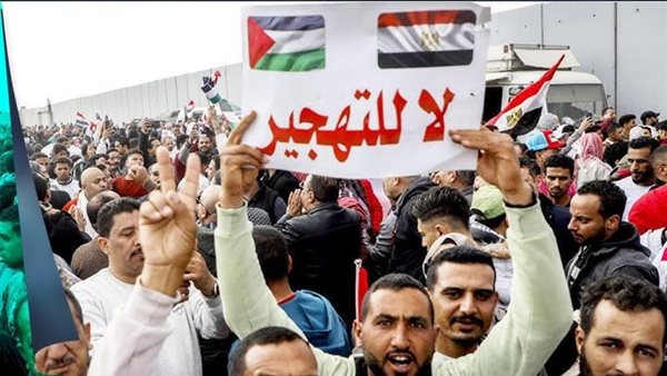 قلق في تل أبيب.. كيف رأى الإعلام العبري تدفق المصريين لـ رفح؟ قلق في تل أبيب.. كيف رأى الإعلام العبري تدفق المصريين لـ رفح؟