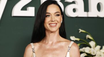 كاتي بيري تنطلق إلى الفضاء في رحلة نسائية بالكامل