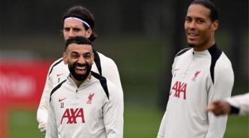 كاراجر يستشهد بـ دي بروين.. ويدافع عن تجديد عقد محمد صلاح مع ليفربول