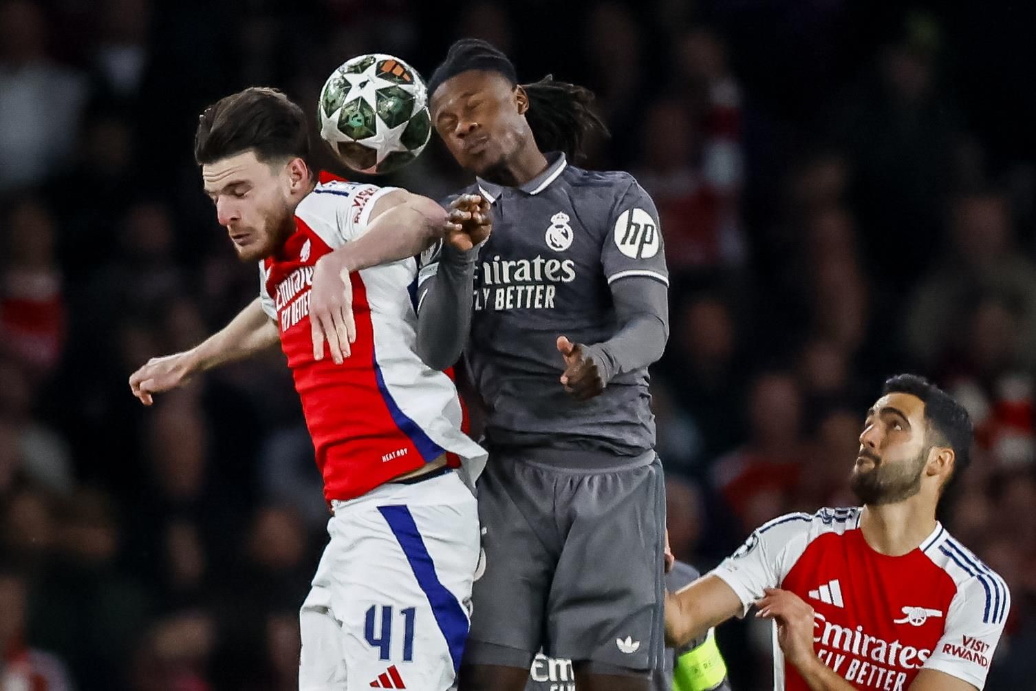 كامافينجا يقدم اعتذارًا لجماهير ريال مدريد