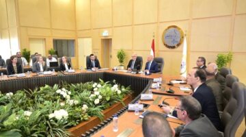 كامل الوزير: إنشاء مصانع لانتاج السيارات والأتوبيسات بالتعاون مع السويد