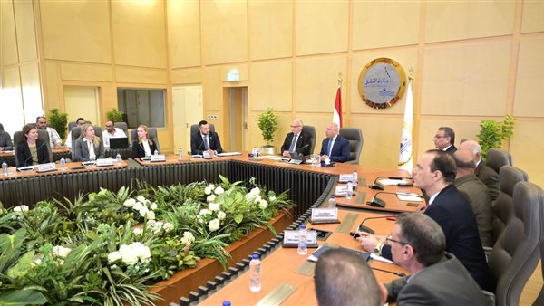 كامل الوزير: إنشاء مصانع لانتاج السيارات والأتوبيسات بالتعاون مع السويد كامل الوزير: إنشاء مصانع لانتاج السيارات والأتوبيسات بالتعاون مع السويد