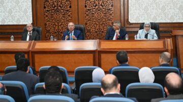كامل الوزير يبحث مع محافظي الأقصر وأسوان سبل دعم المستثمرين وتطوير المناطق الصناعية
