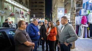 وزيرة التنمية المحلية تجري جولة ليلية مفاجئة على عدد من شوارع مصر الجديدة