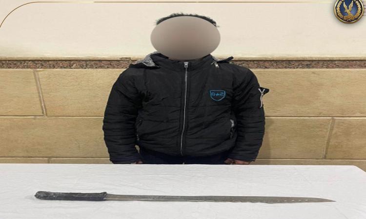 كشف ملابسات فيديو يظهر أحد الأشخاص مشهرا بسلاح أبيض خلال مشاجرة كشف ملابسات فيديو يظهر أحد الأشخاص مشهرا بسلاح أبيض خلال مشاجرة